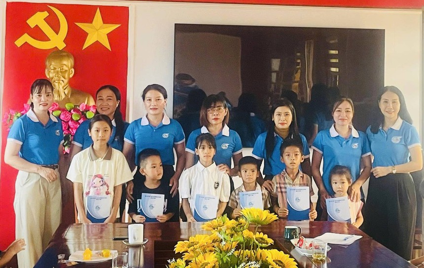 Lan tỏa Trung thu yêu thương tới trẻ em mồ côi, hoàn cảnh khó khăn ở Hà Tĩnh- Ảnh 4.