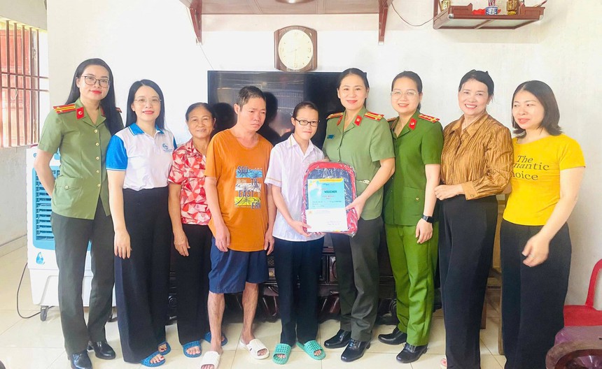 Lan tỏa Trung thu yêu thương tới trẻ em mồ côi, hoàn cảnh khó khăn ở Hà Tĩnh- Ảnh 3.