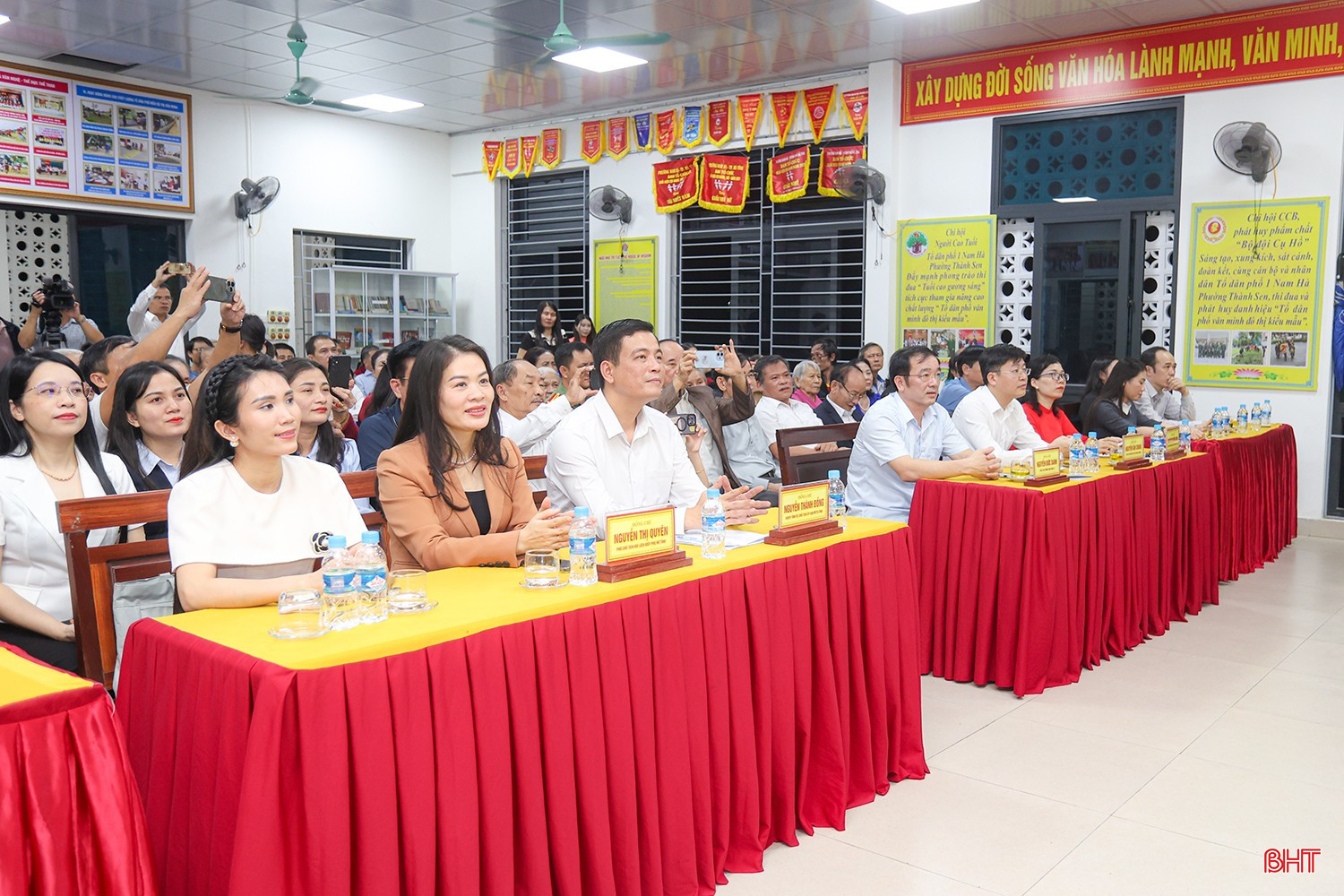 Đại biểu tham dự ngày hội.