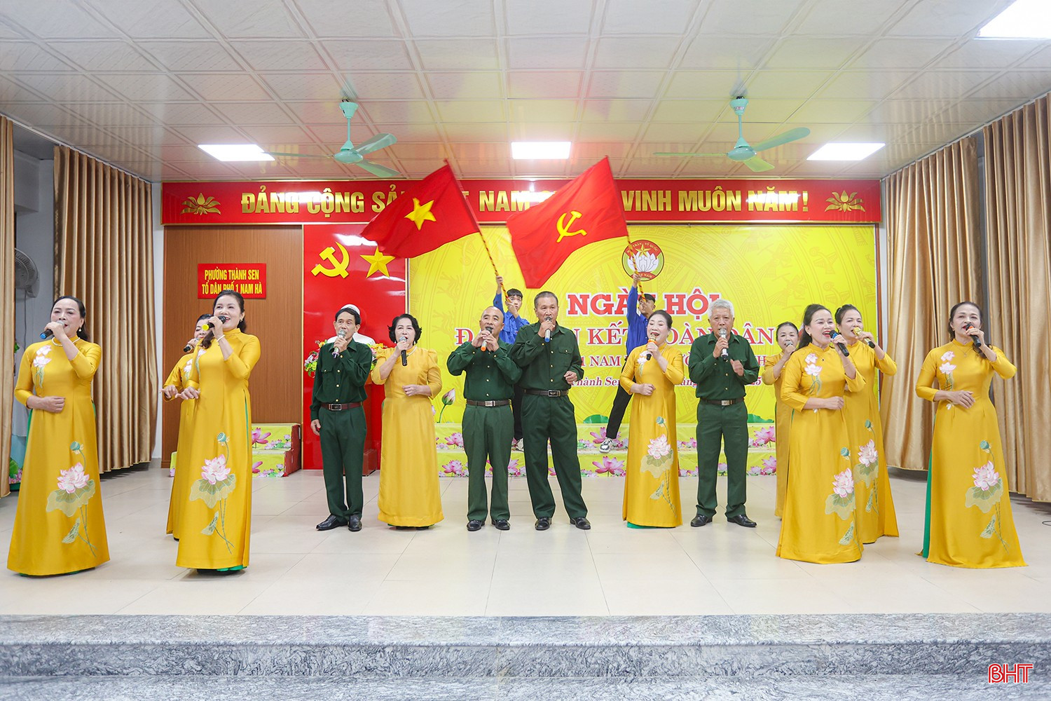 Chương trình văn nghệ chào mừng.