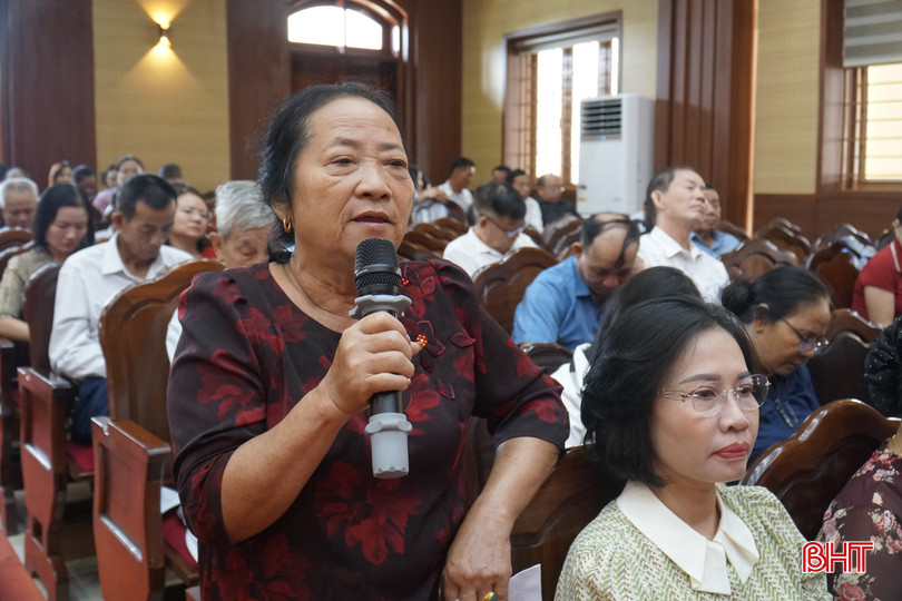 Cử tri Phạm Thị Quy (phường Bắc Hồng Lĩnh) kiến nghị về vấn đề y tế, an toàn thực phẩm và vận hành của chính quyền 2 cấp.